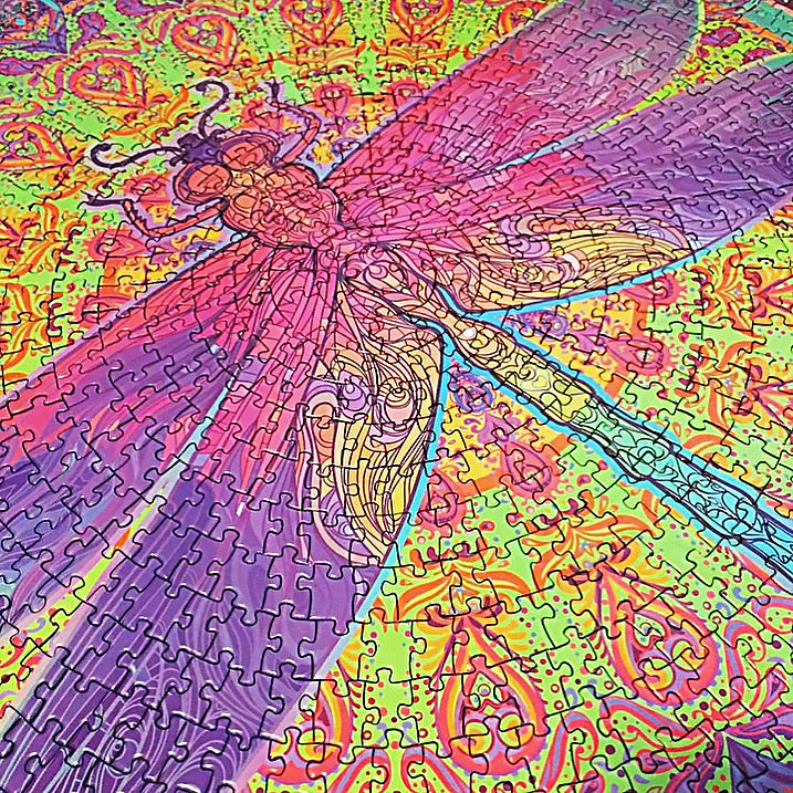 1000-piece Round Gradient Zentangle Dragonfly Jigsaw Puzzle