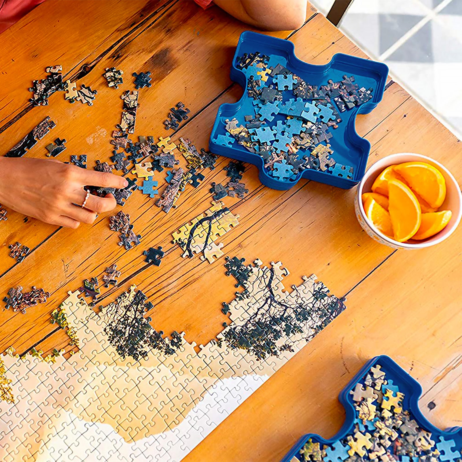 How can you safely store a puzzle in progress when you need to free up table space and don’t want nosy cats or children ruining your work? We recommend jigsaw puzzle sorters.
