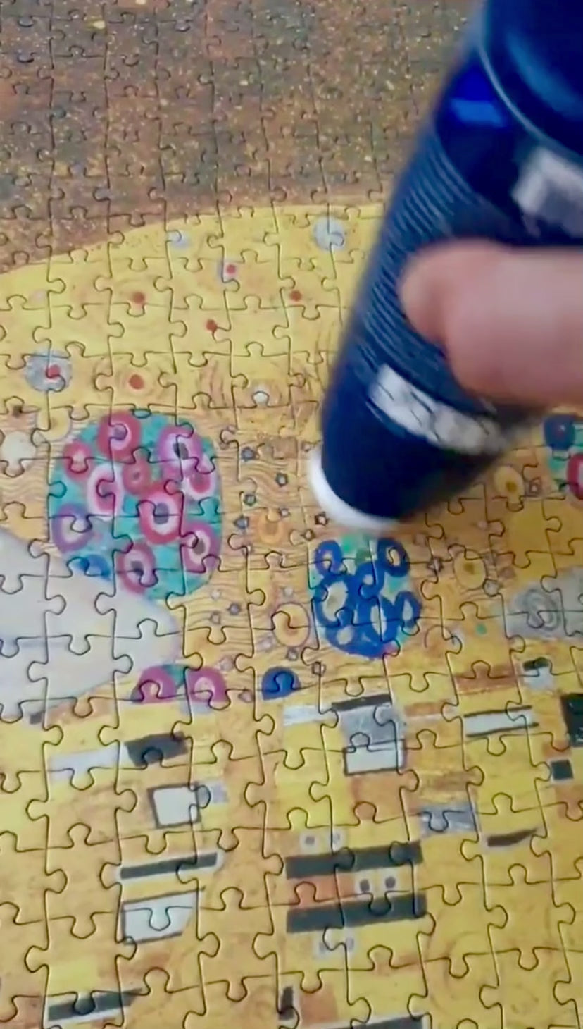 How to use jigsaw puzzle glue